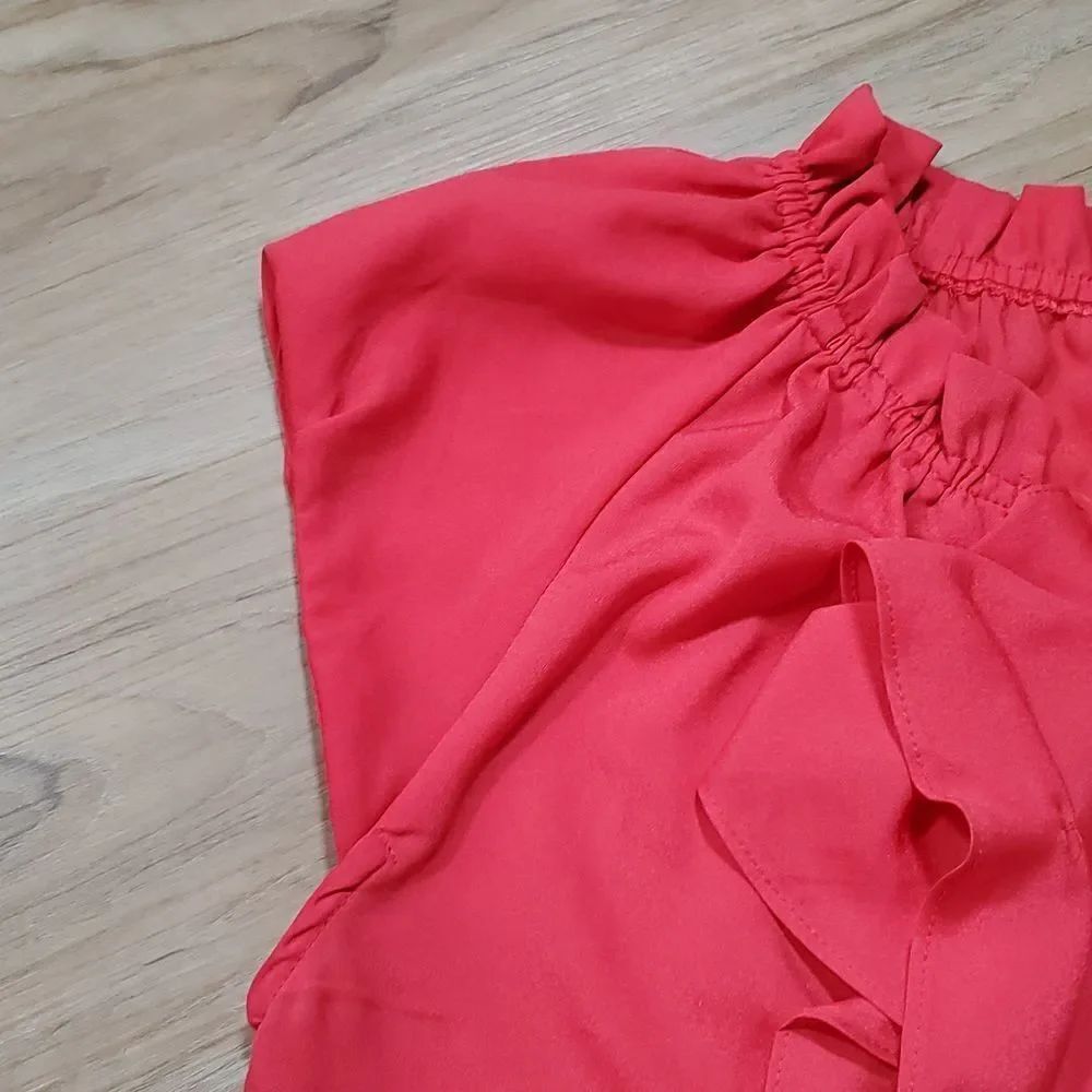 🔺️Pretty Good Red Buttoned & Ruffled Front Sleeveless Top Large - Picture 4 of 10